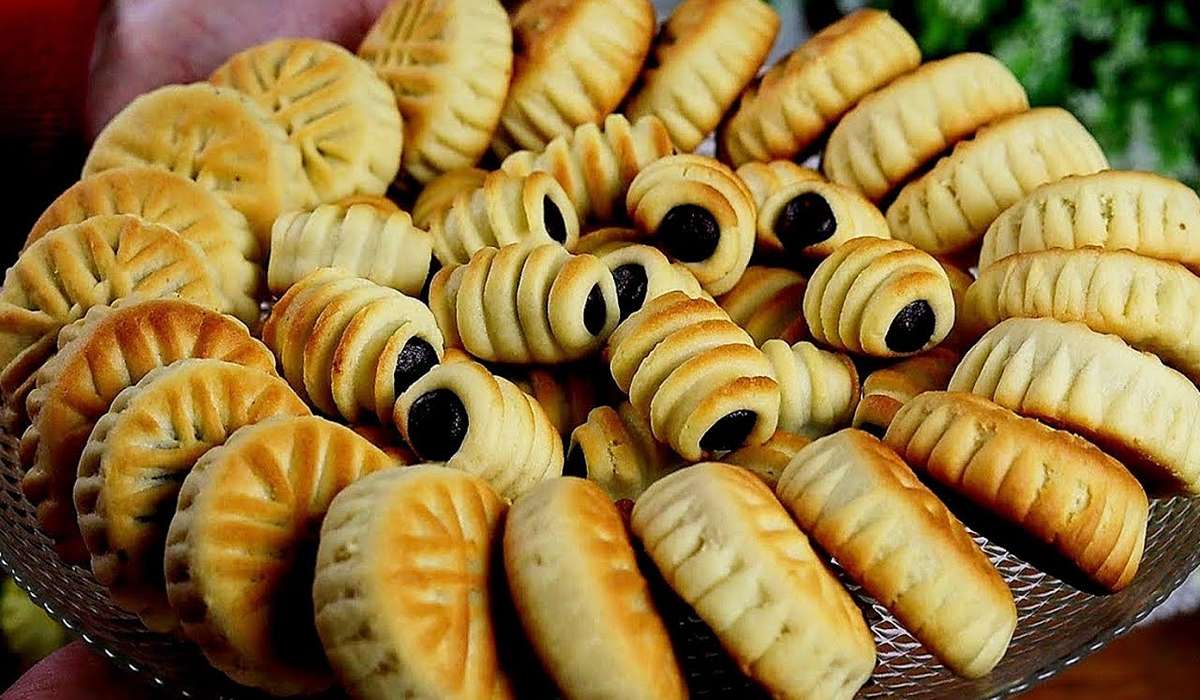 معمول التمر اعمليها بمكونات بسيطة ومتواجدة في البيت وبتذوب في الفم