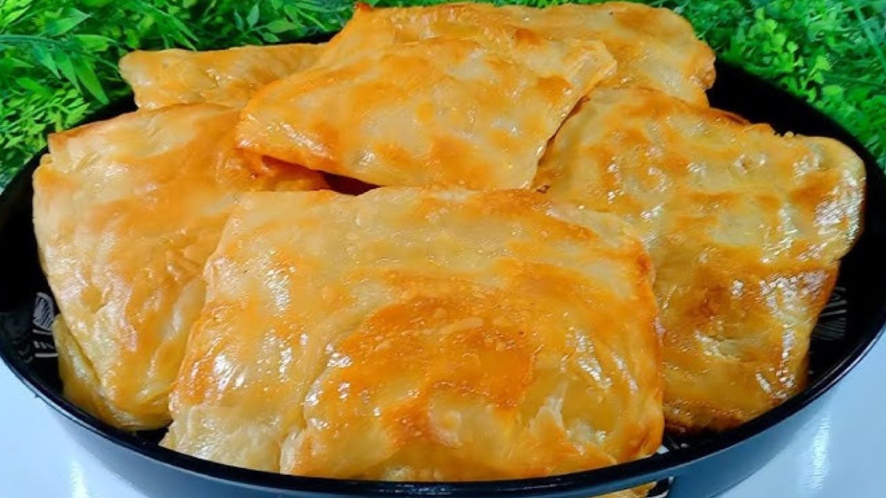 فطائر الماء الساخن بكوباية ونص من الدقيق في أقل من 15 دقيقة هتحضريها للعشاء أو للفطار