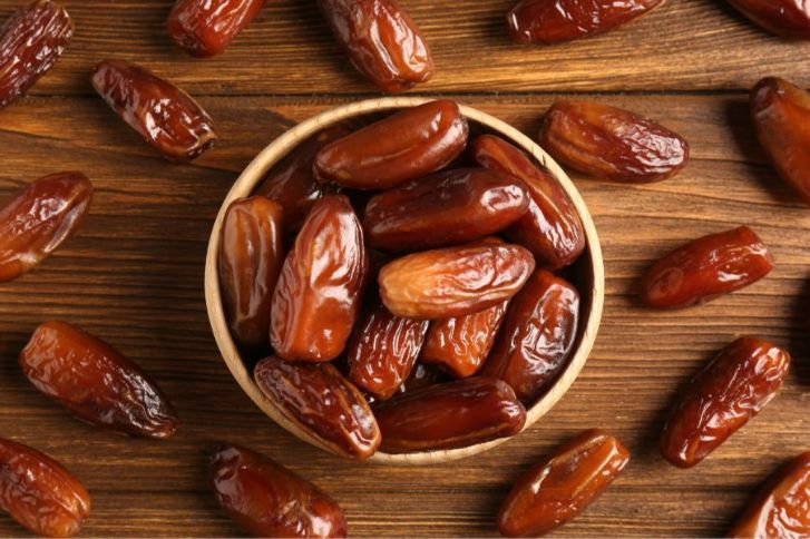 الفوائد المذهلة للتمور: السر العريق للطاقة الصحةوالجمال في ثمرة واحدة متألقة! 5 الفوائد المذهلة للتمور: السر العريق للطاقة الصحةوالجمال في ثمرة واحدة متألقة!