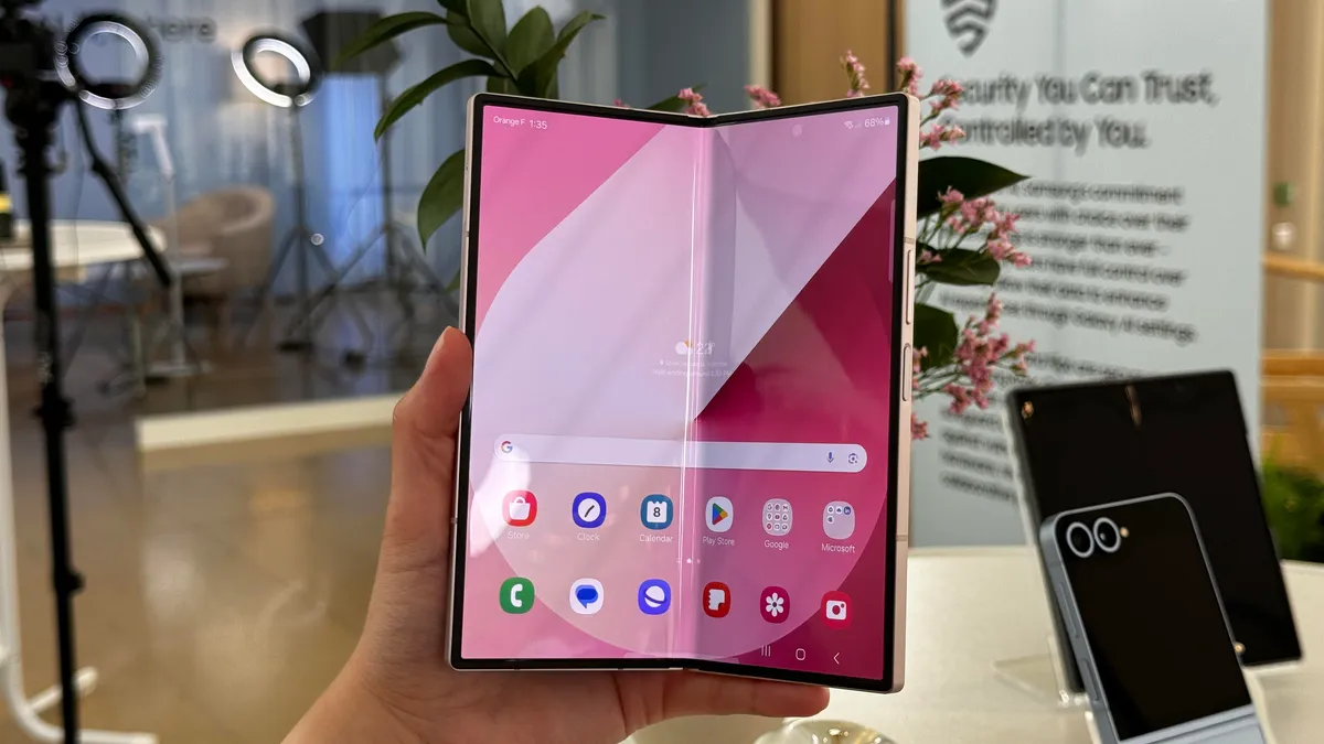 “رسميــًا” ..  هاتف Samsung Galaxy Z Fold 6 بمميزات الذكاء الاصطناعي الجديدة Sketch To Image و Camera Auto بسعر مفاجأة في السعودية