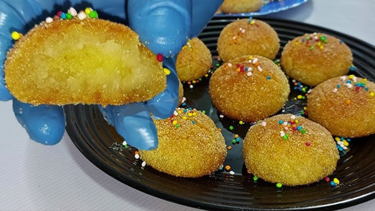 مرملة وتذوب في الفم اعملي حلى كرات البسبوسة بالسميد بطعم خرافي لذيذ وبمكونات اقتصادية بسيطة 5 مرملة وتذوب في الفم اعملي حلى كرات البسبوسة بالسميد بطعم خرافي لذيذ وبمكونات اقتصادية بسيطة