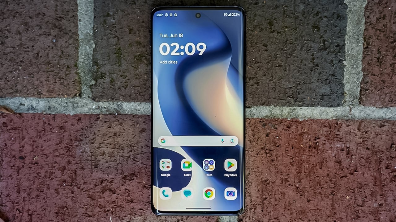 Motorola Edge: قوة المعالجة الأمريكية تلتقي بالتصميم الأنيق وبالكاميرا احترافية بلمسة من الفخامة 2024