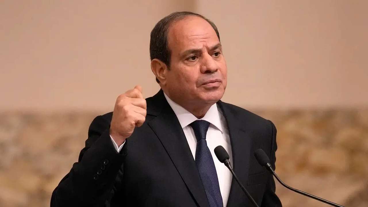 الرئيس السيسي يُصدر قرار هام وحاسم بشأن وفاة أحمد رفعت.. وأول تعليق من شقيق اللاعب 5 الرئيس السيسي يُصدر قرار هام وحاسم بشأن وفاة أحمد رفعت.. وأول تعليق من شقيق اللاعب