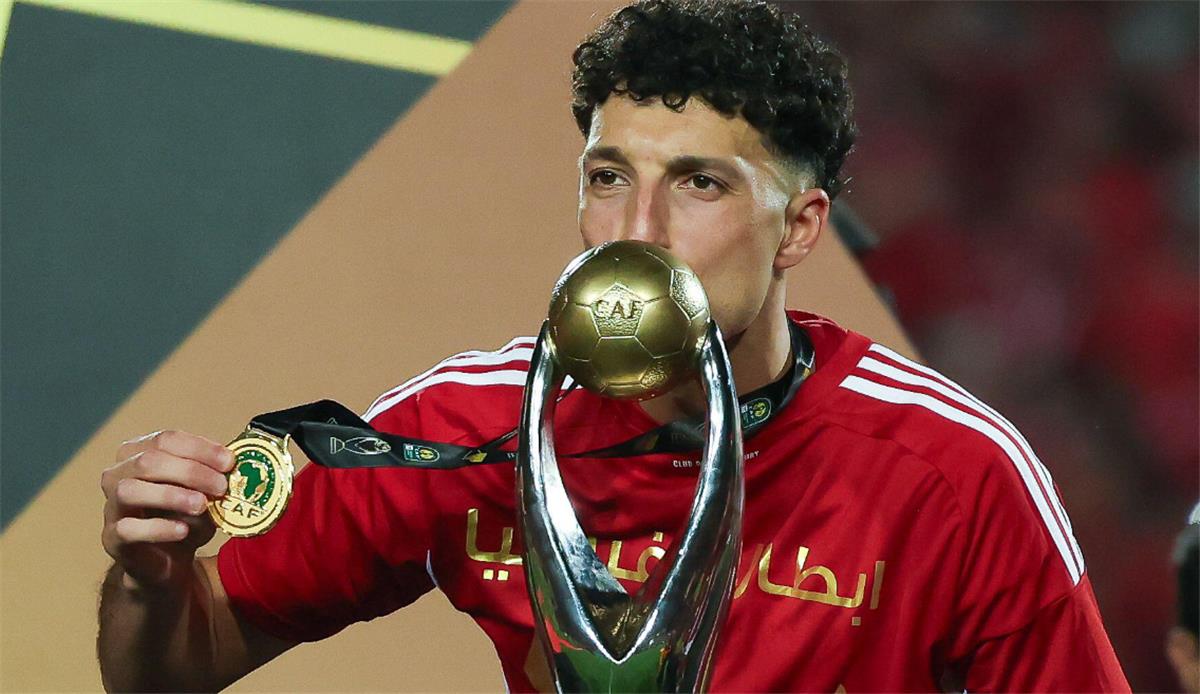 أندية دوري روشن تهدد مستقبل وسام أبو علي مع النادي الأهلي
