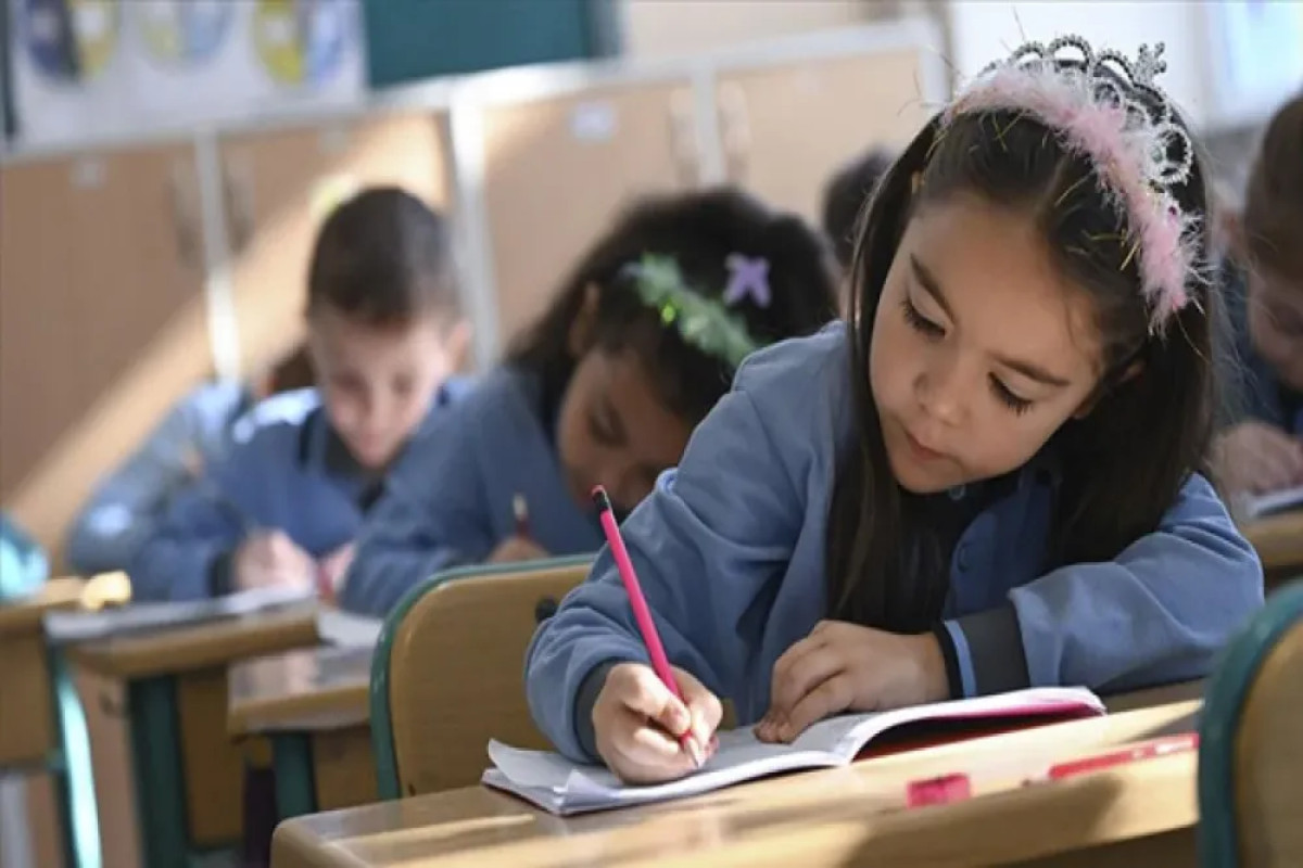 العطلات الرسمية و موعد عودة المدارس.. تقويم العام الدراسي الجديد 2025 بالجزائر