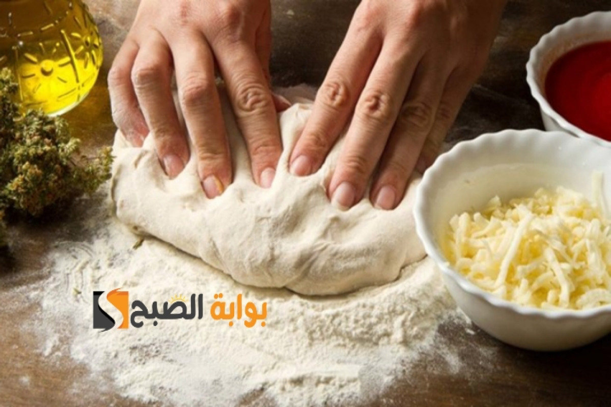 طريقة عمل عجينة البيتزا السريعة في 10 دقائق هشة ولذيذة 2 طريقة عمل عجينة البيتزا السريعة في 10 دقائق هشة ولذيذة