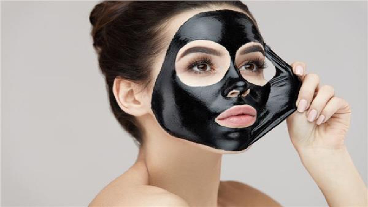 بمكونات من المنزل تعرفي على طريقة عمل ماسك الفحم وتمتعي ببشرة كلها نضارة