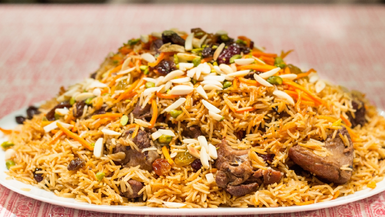 طريقة عمل الأرز البخاري السعودي بالجزر والزبيب في المنزل بمذاق الجاهز من المطاعم والفنادق