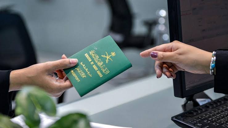 الاستعلام عن صلاحية الإقامة في السعودية 1446 بدون ابشر عبر mol.gov.sa خطوة بخطوة 2 الاستعلام عن صلاحية الإقامة في السعودية 1446 بدون ابشر عبر mol.gov.sa خطوة بخطوة