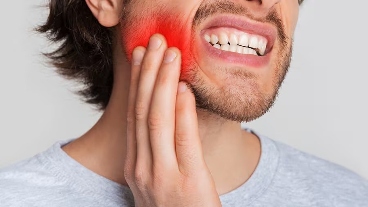 قل وداعاً للألم!.. طريقة طبيعية للتخلص من التهاب اللثة بمكونات في المنزل
