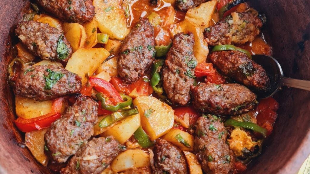 طريقة عمل صينية البطاطس بالكفتة بخطوات سهلة