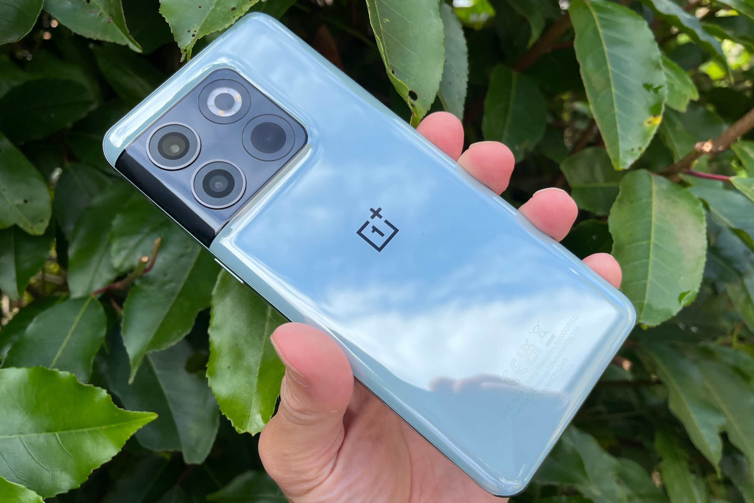 مواصفات هاتف OnePlus 10T: هل حقاً سيطر على السوق؟ تحليل شامل لأداء الهاتف الذي هزّ عالم التقنية!