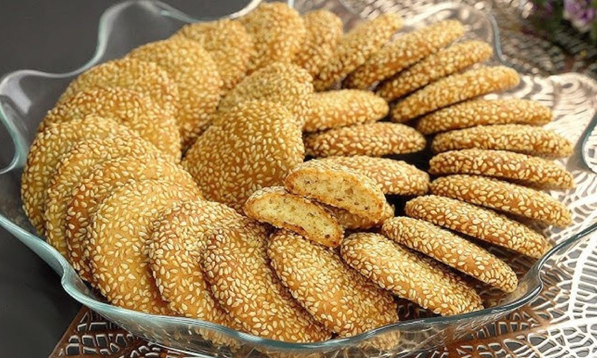 وصفة سريعة وسهلة لتحضير أشهى بسكويت بأبسط المكونات وأقل التكاليف بسكويت السمسم المنزلي