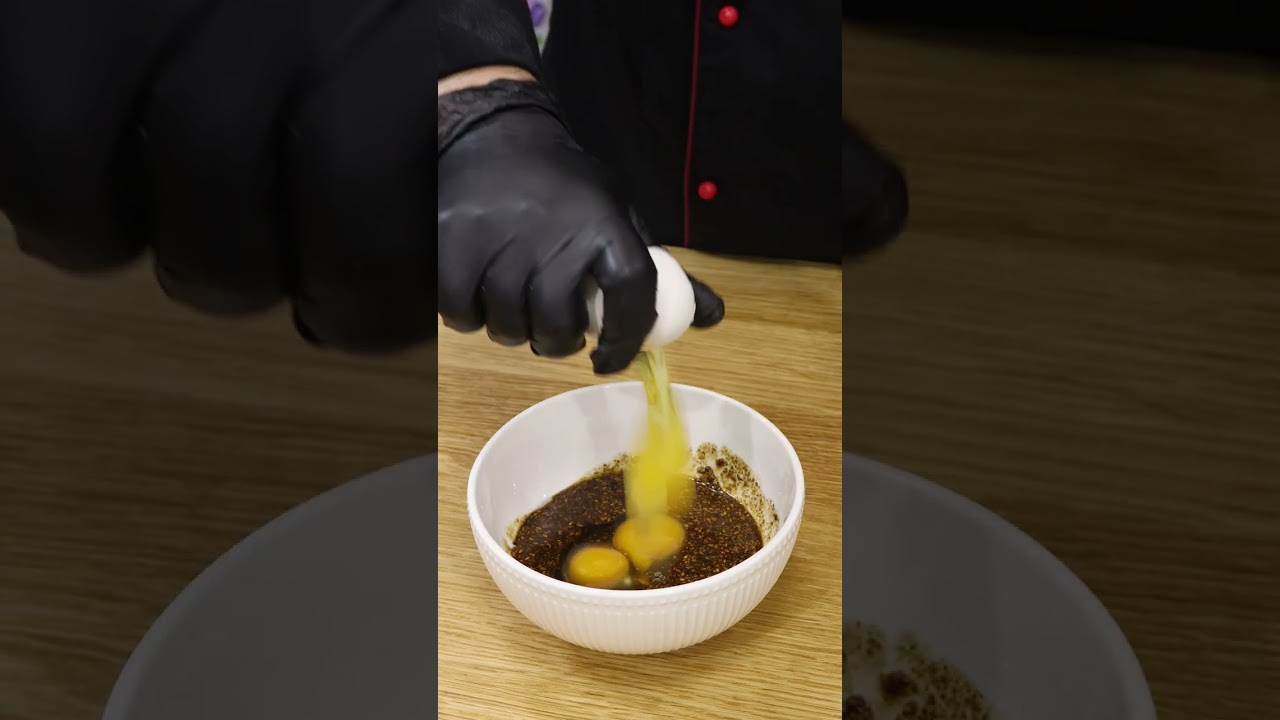 وصفة سريعة ومناسبة لوجبة الفطور.. طريقة تحضير البيض المخفوق مع الزعتر بخطوات سهلة