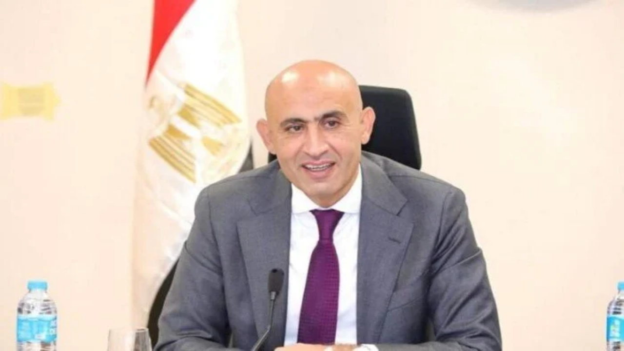 وزير التربية والتعليم يستعرض حل أزمة الكثافات الطلابية.. واعتماد فكرة الفصل المتحرك في هذه المحافظة