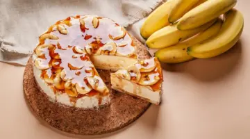 خطوات تحضير كيكة الموز بالكراميل