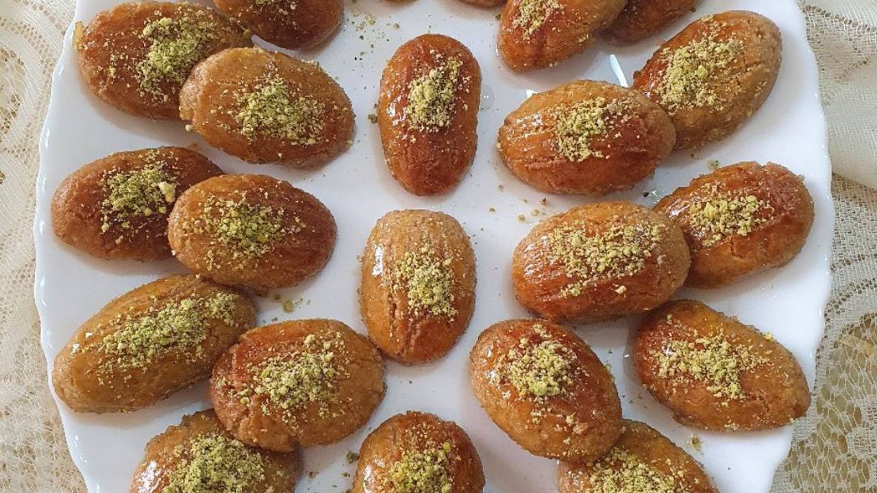 ” بأقل تكلفة ” طريقة عمل رموش الست الناعمة في مطبخك بوصفة الحلوانية الشاطرين بخطوات سهلة وطعم روعة