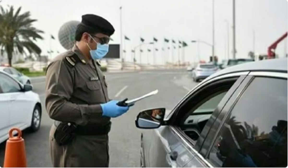 المرور يوضح: هل يمكن نقل ملكية سيارة لمقيم لا يحمل رخصة سعودية؟