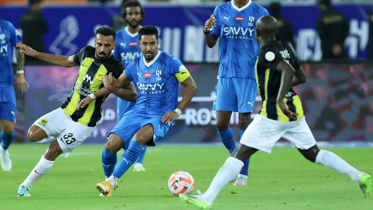 الدفاع عن اللقب.. الهلال في مواجهة قوية أمام ضمك اليوم في دوري روشن