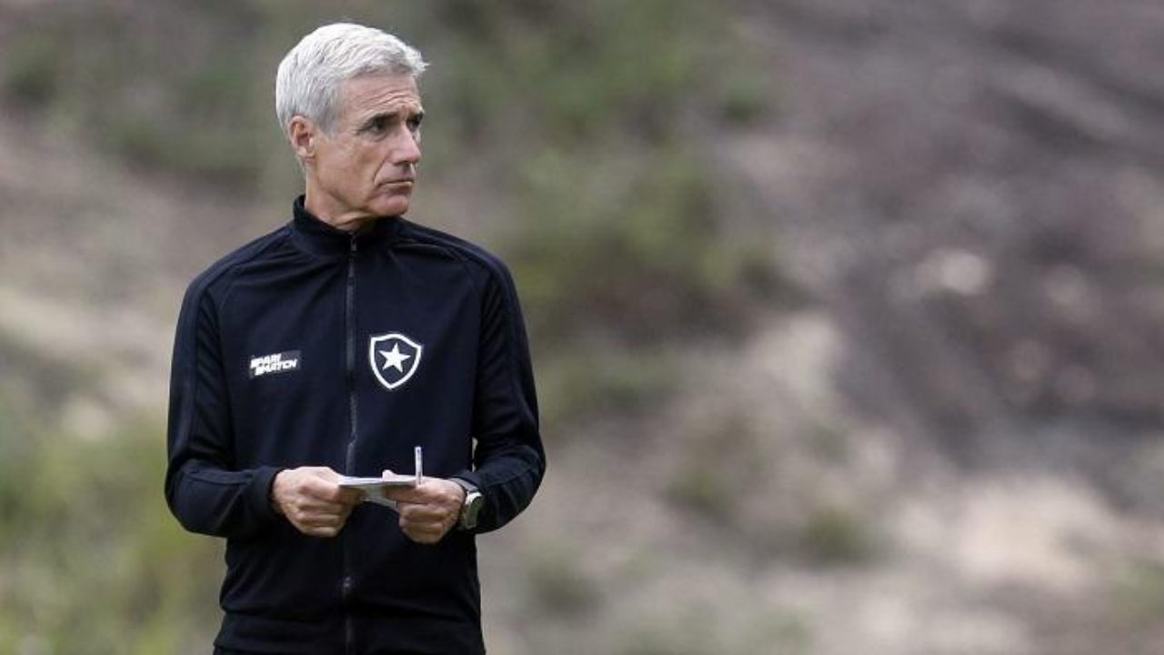 اختلاف ملحوظ بالآراء في نادي النصر بشأن مستقبل لويس كاسترو بعد خسارة كأس السوبر السعودي