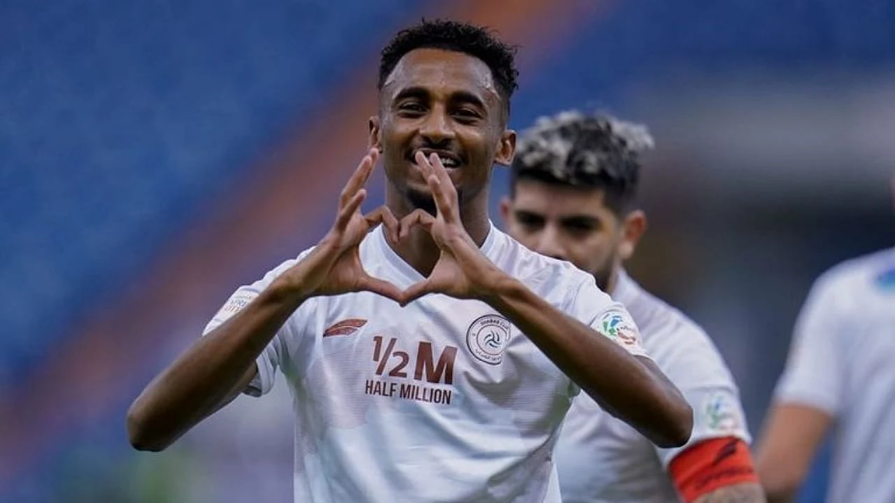 الشباب يحسم مستقبل متعب الحربي في مواجهة عروض الهلال والنصر