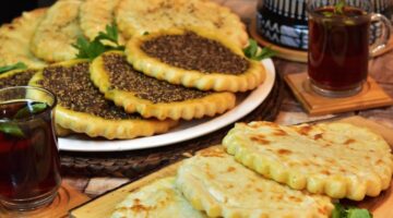 مناقيش الزعتر والجبنة