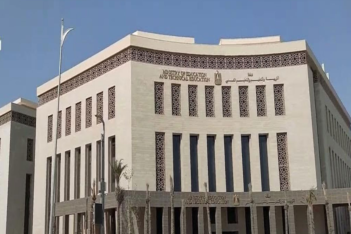 الوزير عبد اللطيف يكشف عن إجراءات لمعالجة نقص المعلمين.. وتفعيل قانون مد الخدمة