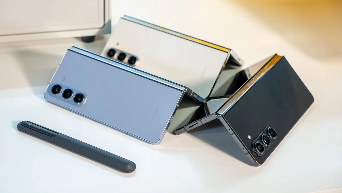 أسطورة سامسونج القابل للطي بأداء عملاق.. سعر ومواصفات Samsung Galaxy Z Fold 5 في السعودية أحدث أبداعات سامسونج بمعالج وبطارية ضخمة ينافس قوة أداء الآيفون بشراسة
