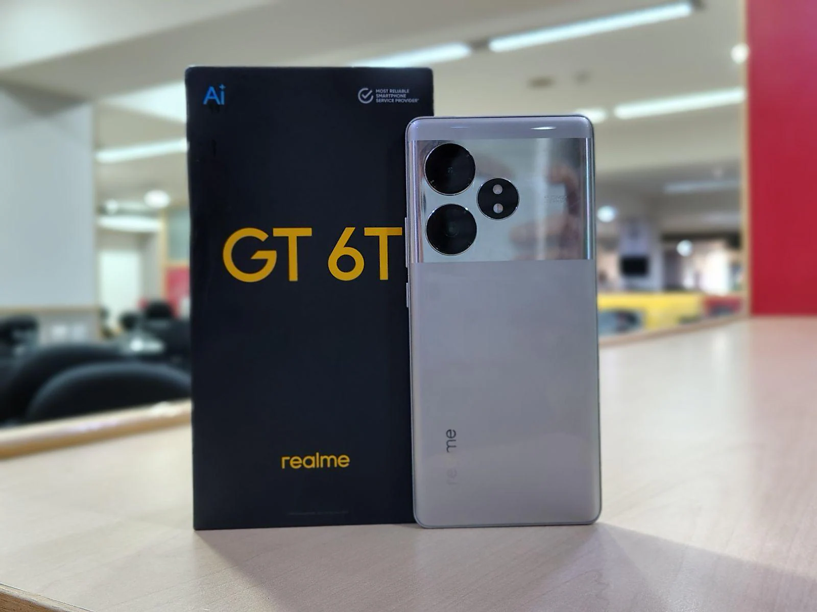 هاتف يتفوق على منافسيه.. تعرف على سعر ومواصفات هاتف Realm GT 6T