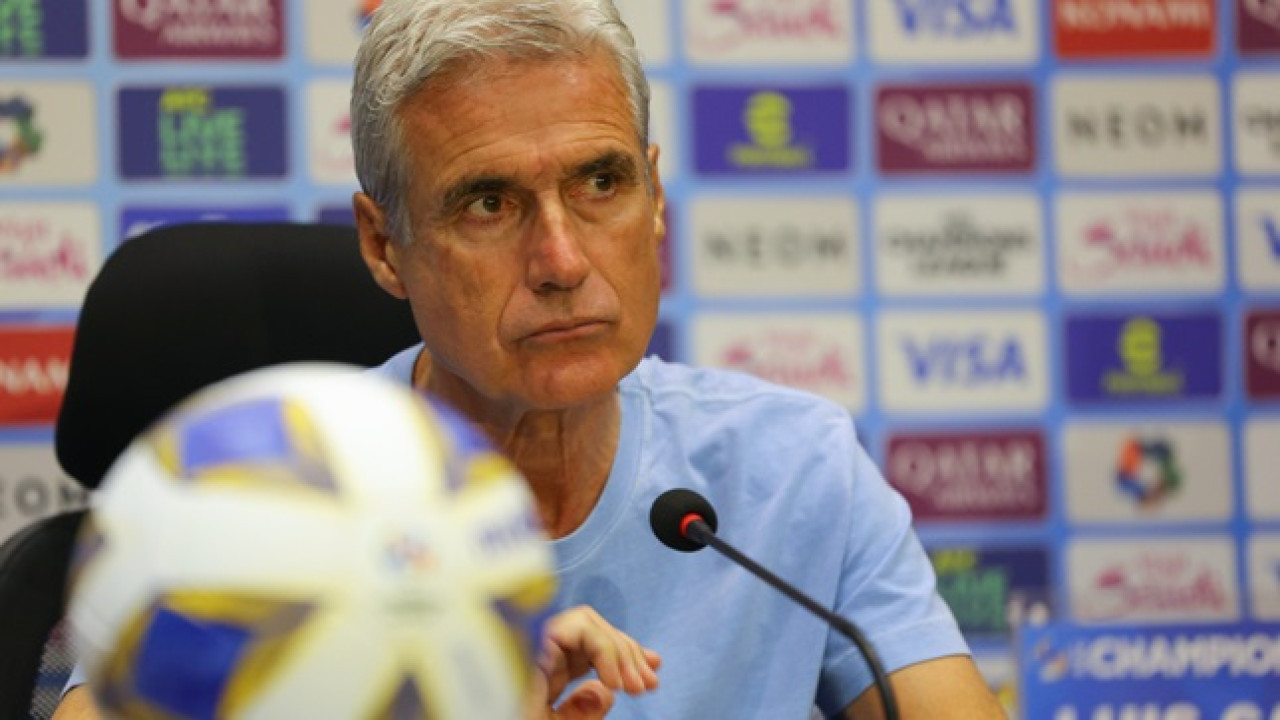 تعليق ناري من كاسترو بعد إقالته من النصر.. ومفاجأة بشأن المدرب الجديد للأصفر