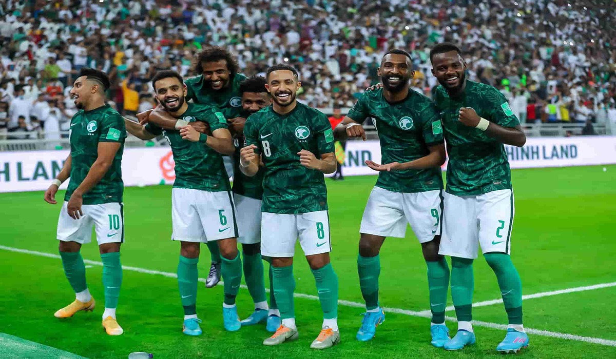 مانشيتي يفاضل بين 4 لاعبين لتعويض غياب متعب الحربي عن مواجهة السعودية والصين 2 مانشيتي يفاضل بين 4 لاعبين لتعويض غياب متعب الحربي عن مواجهة السعودية والصين