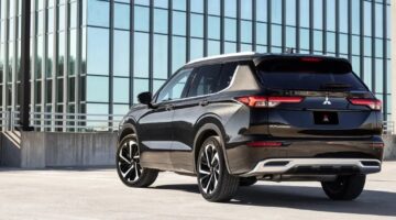 2024 mitsubishi outlander suv black angled back 1140x570.jpeg
