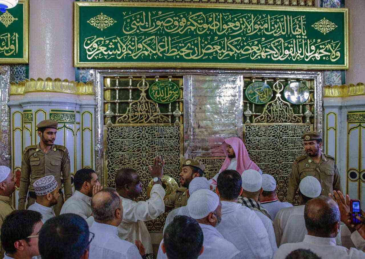 عبر تطبيق نسك.. 4 خطوات لحجز تصريح زيارة الروضة الشريفة 1446 وهذه هي المواعيد