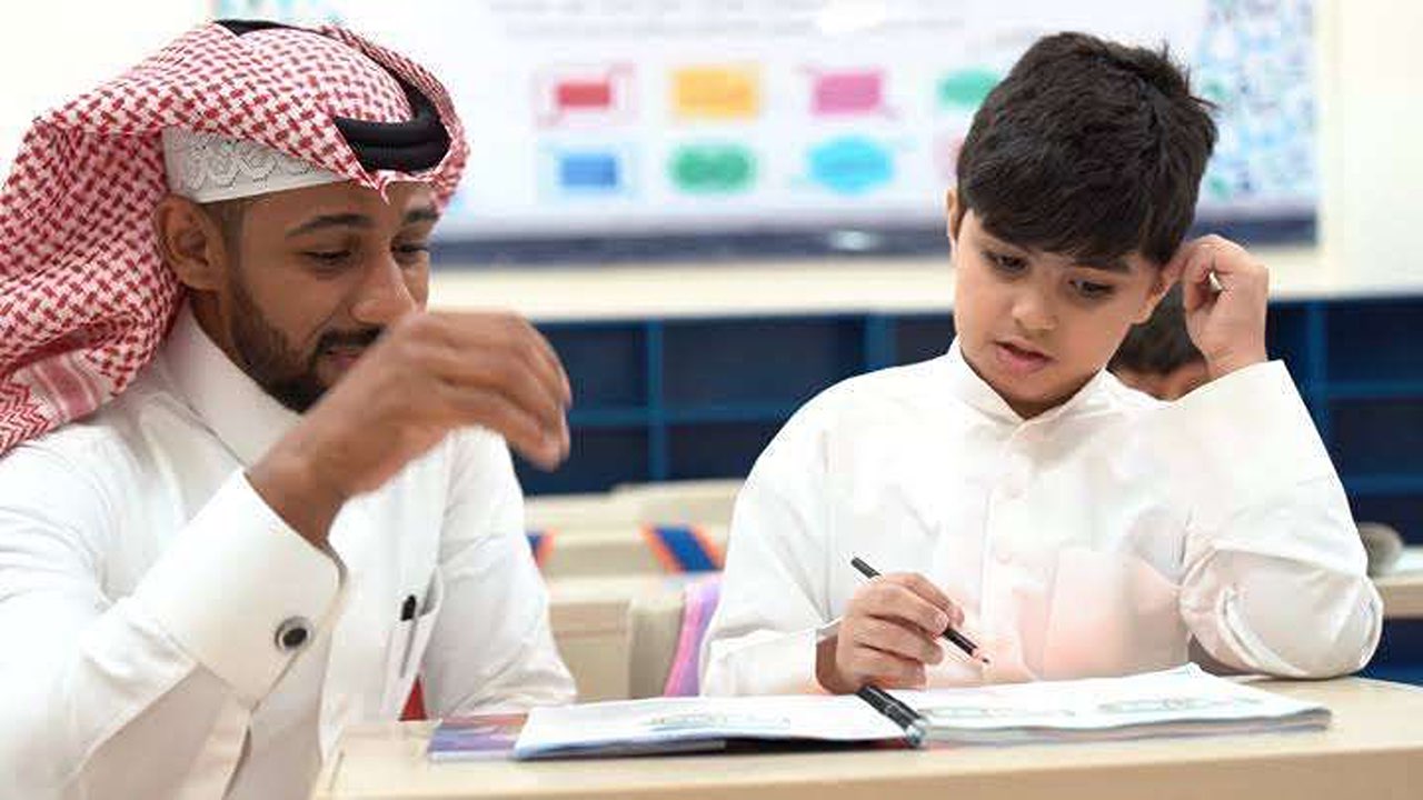 متى الموعد.. صرف علاوة المعلم الممارس في السعودية 1446 والشروط اللازمة للحصول على العلاوة