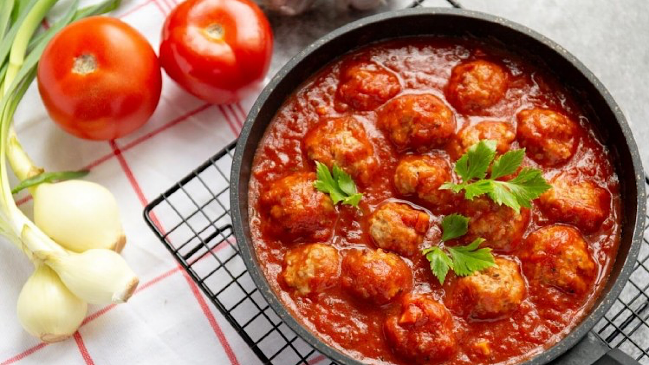 من المطبخ التركي .. طريقة عمل كفتة داوود باشا لوجبة غذاء شهية