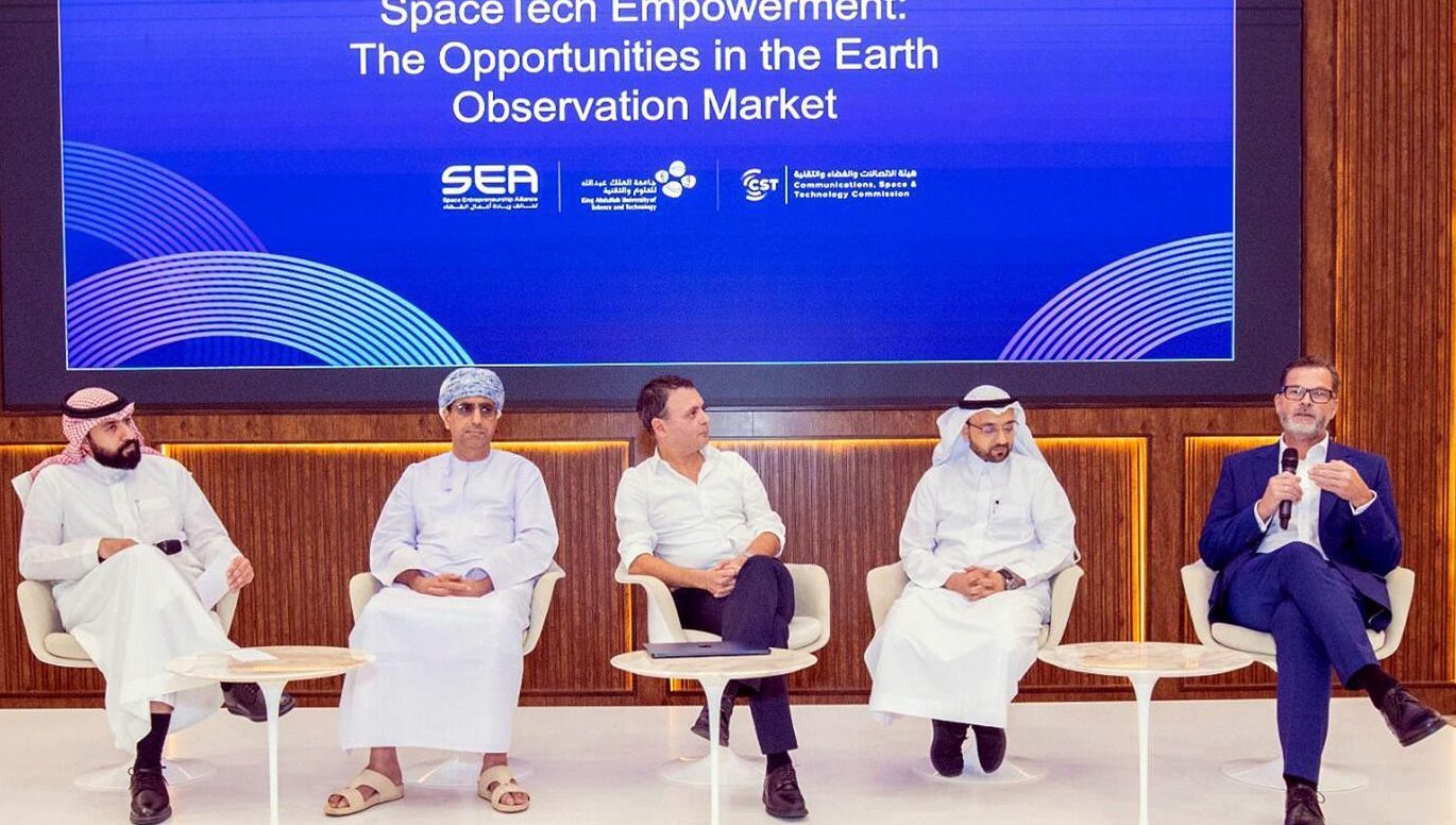 كاوست تنظم ورشة عمل لبحث الفرص المستقبلية للرصد الفضائي بالتعاون مع هيئة الفضاء 5 كاوست تنظم ورشة عمل لبحث الفرص المستقبلية للرصد الفضائي بالتعاون مع هيئة الفضاء