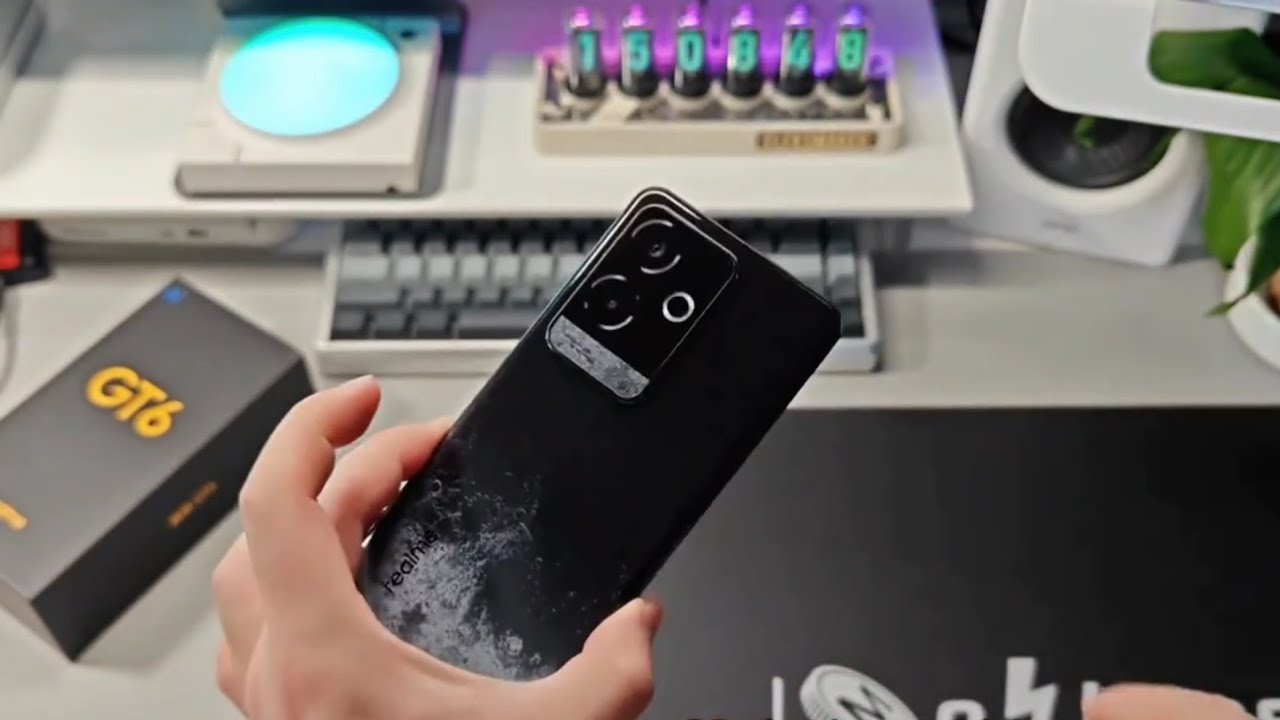 بشاشة أموليد ومعالج سناب دراجون .. تعرف على سعر ومواصفات هاتف Realme GT 6 China 