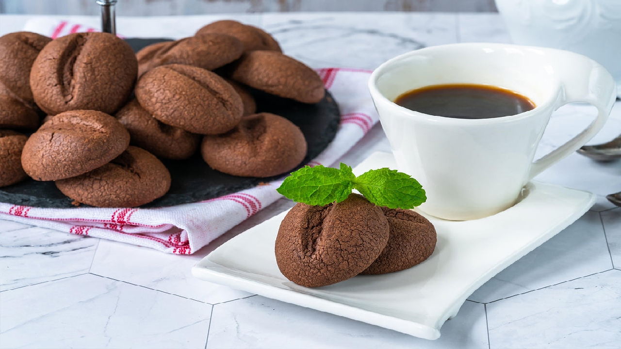 عشاق القهوة الصباحية تعالوا نغير نمط الفطار ونعمل بسكويت النسكافيه اللذيذ