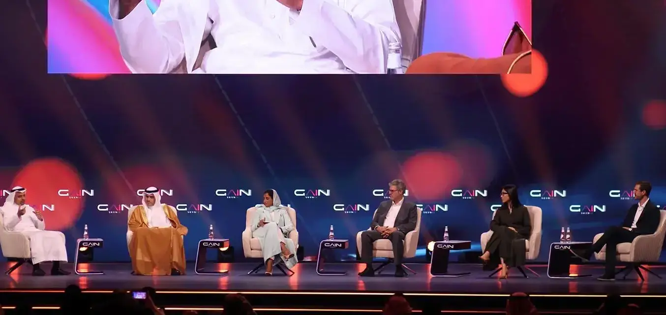 جلسة حوارية في القمة العالمية للذكاء الاصطناعي لمناقشة إدارة المشاريع وزيادة إستهلاك الطاقة