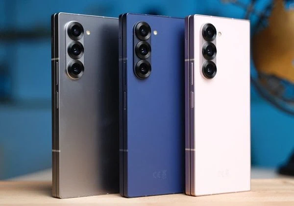 سعر ومواصفات هاتف Samsung Galaxy Z Fold 6: الهاتف القابل للطي الذي سيغير مفهوم الهواتف الذكية تمامًا لعام 2024! 2 سعر ومواصفات هاتف Samsung Galaxy Z Fold 6: الهاتف القابل للطي الذي سيغير مفهوم الهواتف الذكية تمامًا لعام 2024!