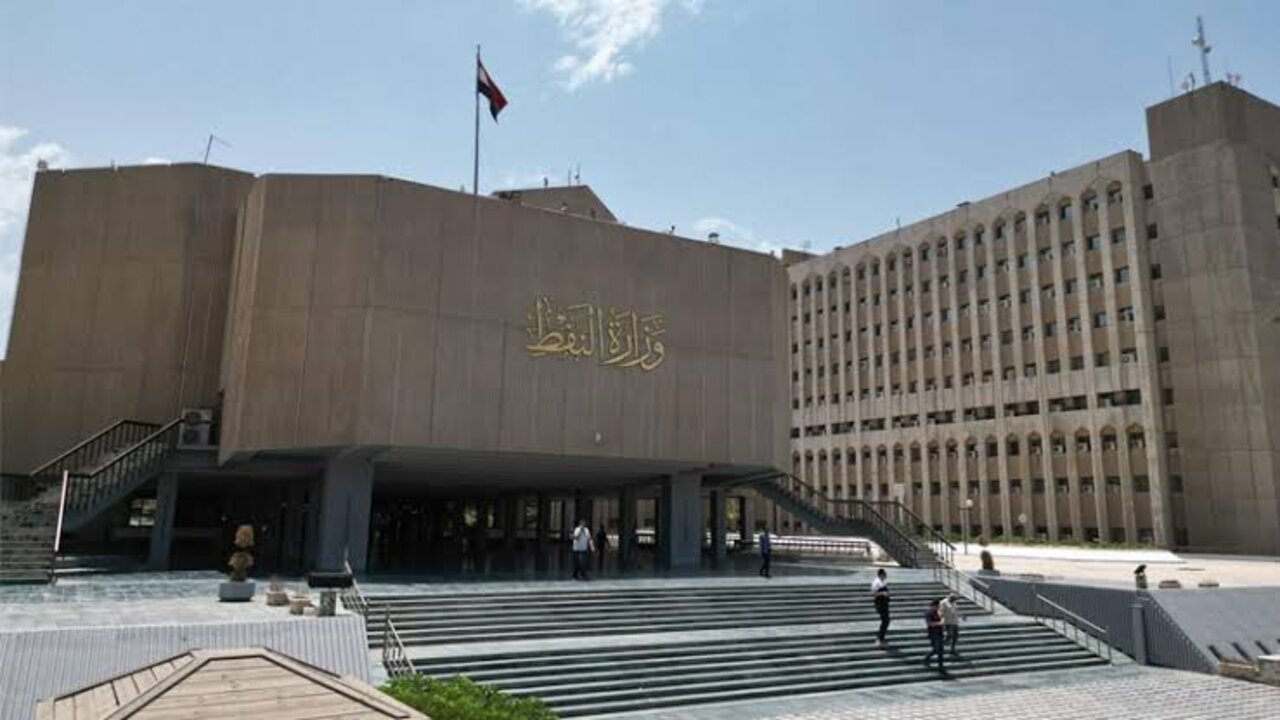 فرص عمل لخريجي العراق.. فتح باب التقديم في معاهد التدريب النفطي لهؤلاء الخريجين!