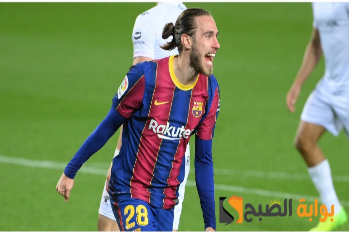 نادي برشلونة الإسباني يفكر في استعادة لاعبه السابق بعد تألقه
