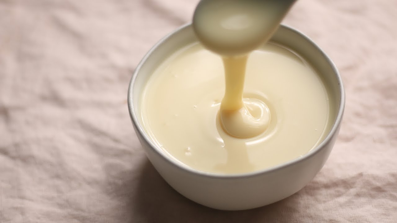 بمكونين فقط حضري الحليب المحلى المكثف في المنزل ونتيجة أفضل من الجاهز