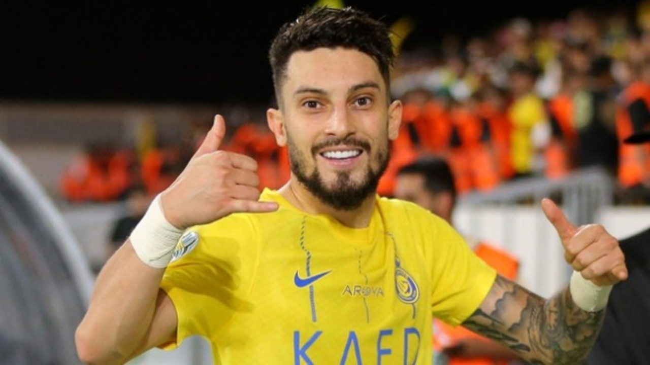 أليكس تيليس ينضم لناديه الجديد بعد فسخ عقده مع النصر السعودي