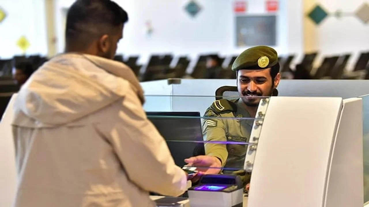 الفئات المعفاة من دفع رسوم تجديد الإقامة في المملكة 1446 2 الفئات المعفاة من دفع رسوم تجديد الإقامة في المملكة 1446