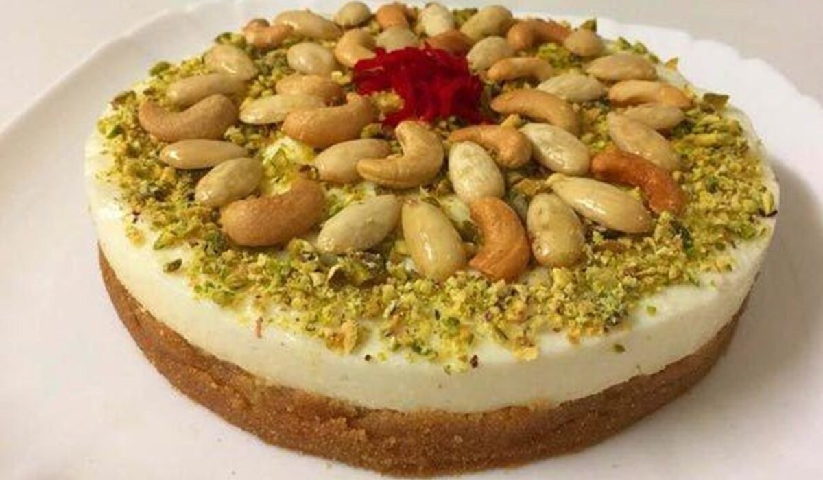 حلى بارد وسريع .. طريقة عمل المدلوقة بالسميد والقشطة في المنزل