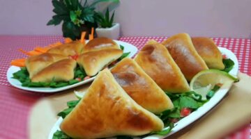 بعجينة هشة حضري فطائر السبانخ اللذيذة أحلى وجبة عشاء خفيفة