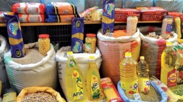 بينها الطماطم والأرز والمكرونة والعدس. تراجع أسعار 17 سلعة في الأسواق اليوم