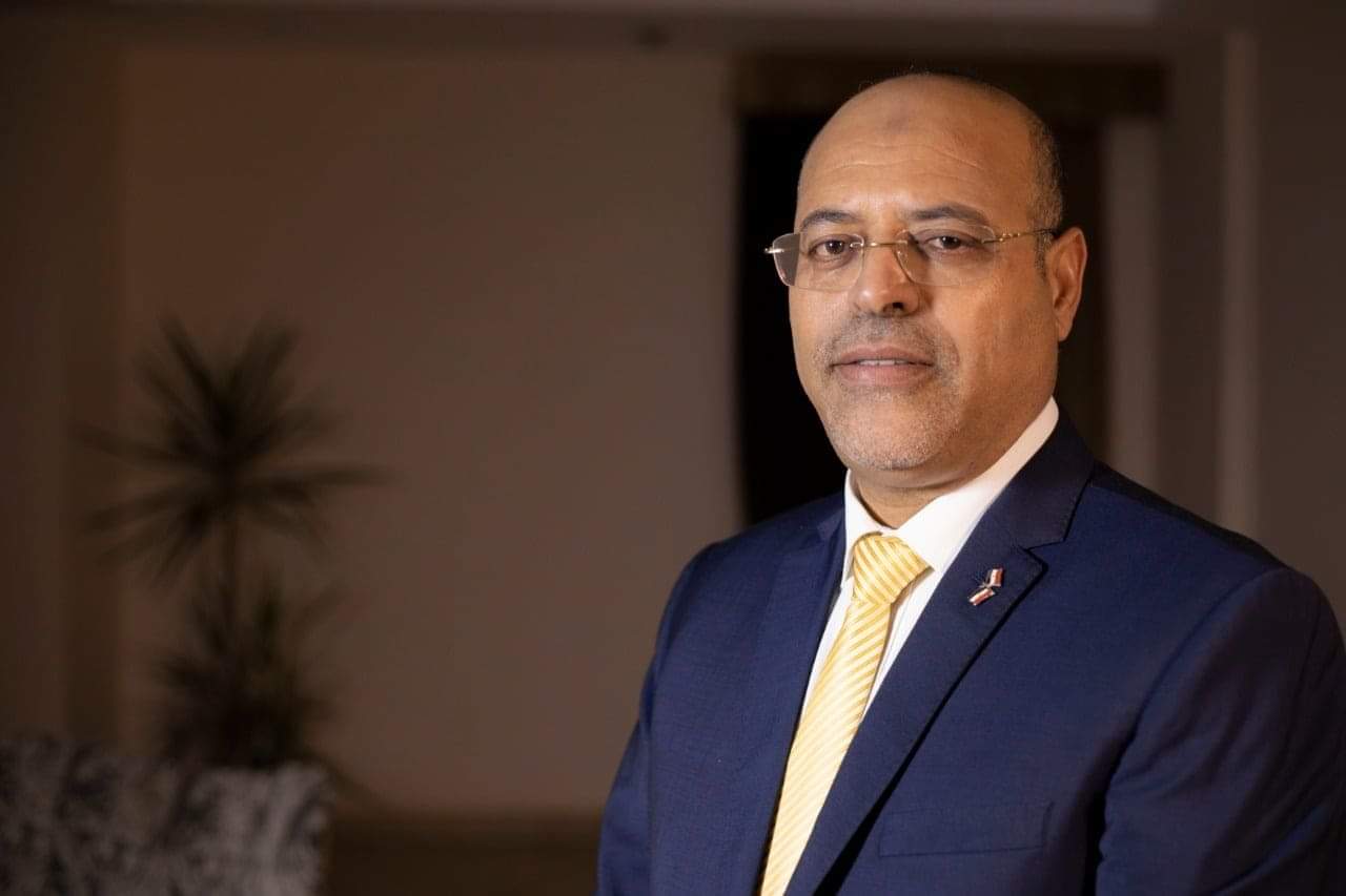 وزير العمل يدعو المواطنين العاملين في الإمارات بتسوية أوضاعهم خلال شهرين