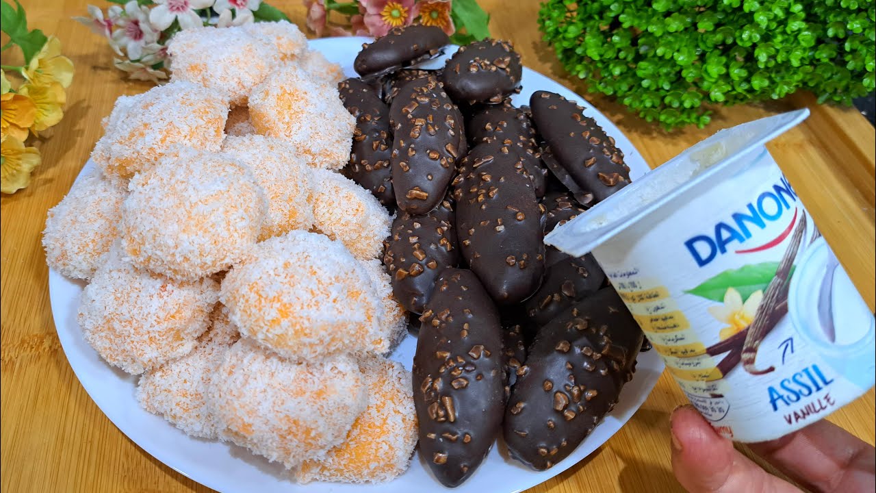 حلوى الياغورت بدون زبدة أو بيض بعجينة واحدة تعملي حلوى بشكلين مختلفين أشهى من بعض واستمتعي بالطعم